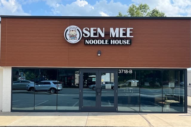 Sen Mee Noodle House interior